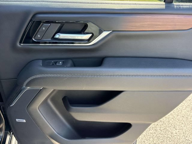 Used 2025 GMC Yukon Denali AWD/4WD image 21