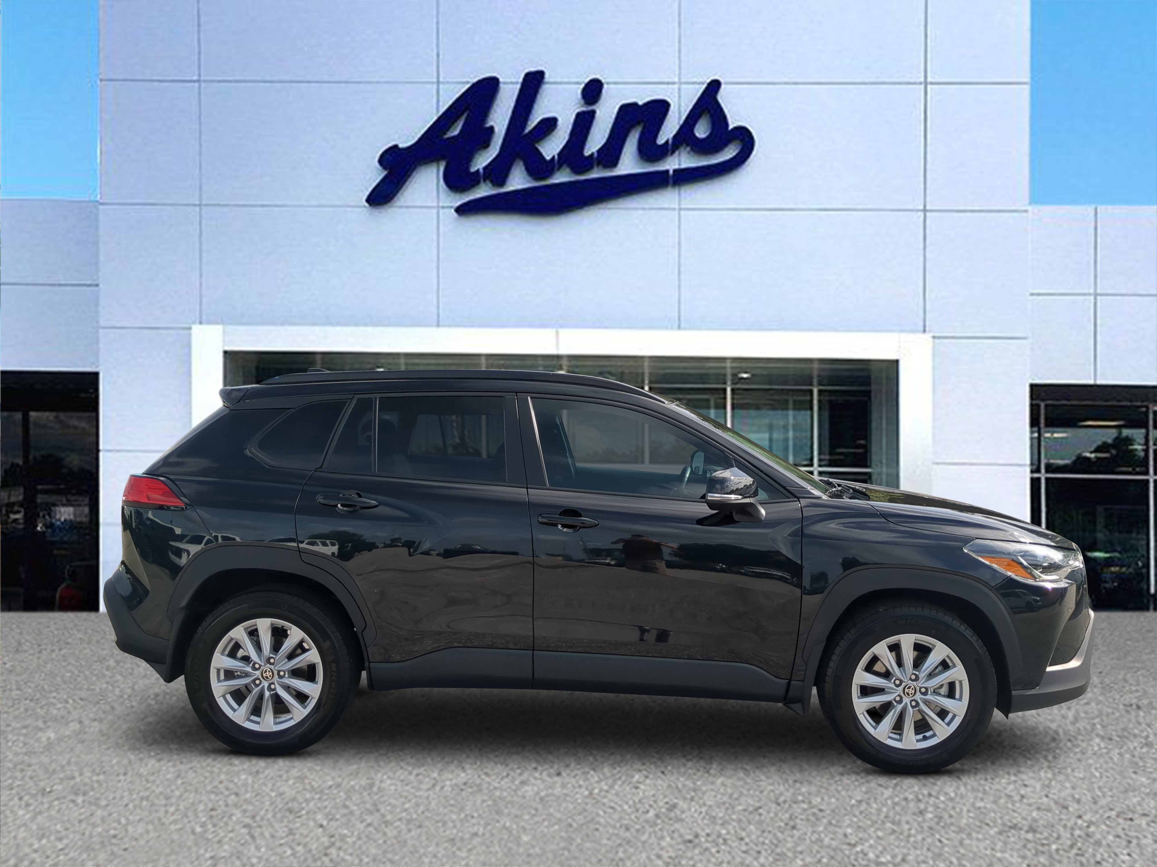 Used 2024 Toyota Corolla Cross LE FWD video 1