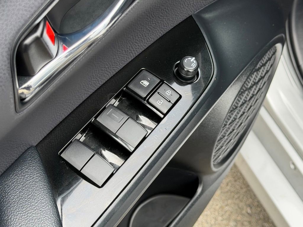 Used 2022 Toyota Prius Prime XLE image 16