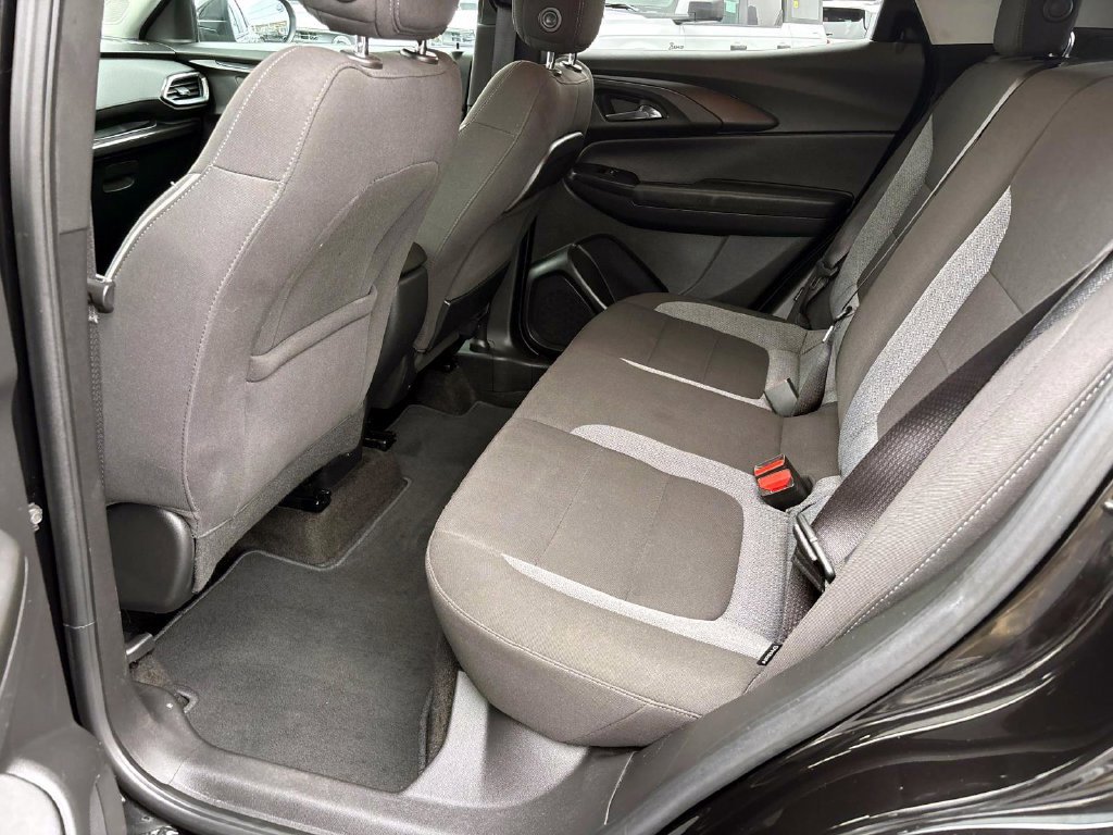 Used 2022 Chevrolet TrailBlazer LT FWD image 12