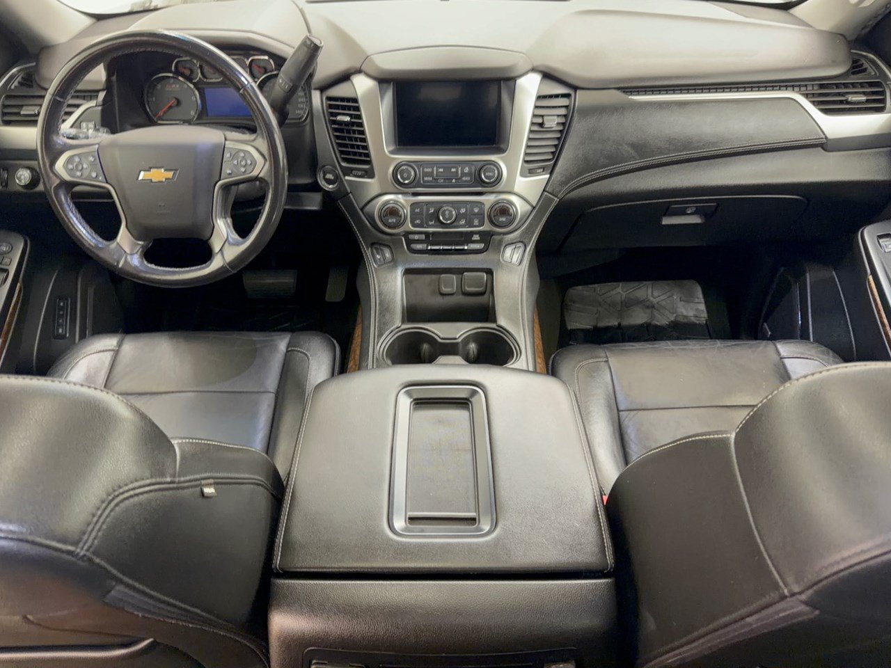 Used 2018 Chevrolet Suburban LT w/ Luxury Package AWD/4WD image 17