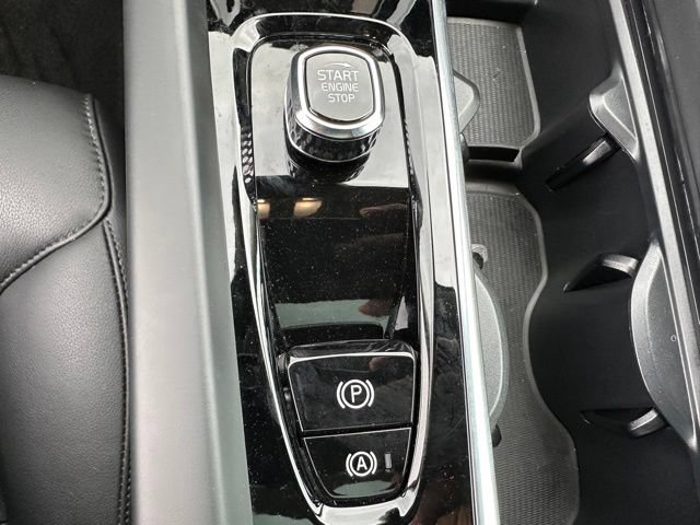 Used 2025 Volvo XC60 B5 Core AWD/4WD image 21