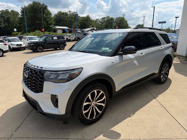 Certified 2026 Ford Explorer ST-Line AWD/4WD image 3