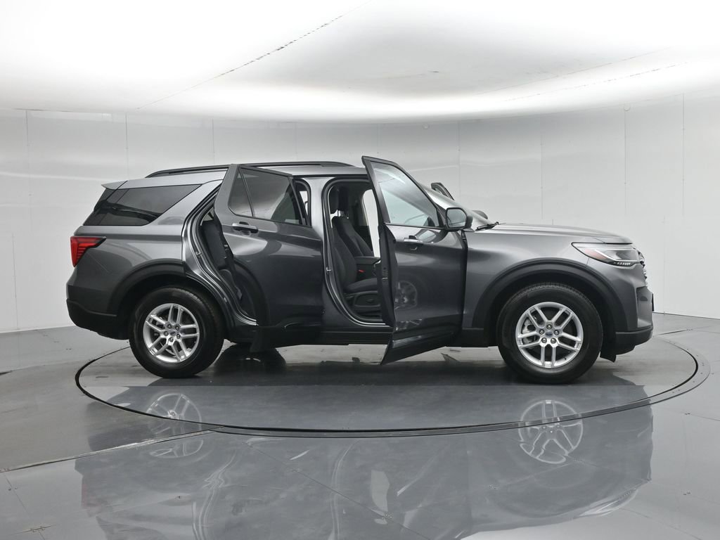 Certified 2025 Ford Explorer Active RWD image 5