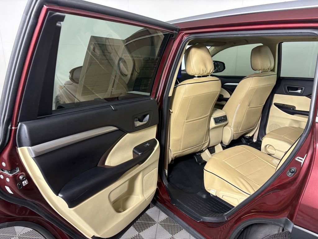 Used 2018 Toyota Highlander XLE AWD/4WD image 29