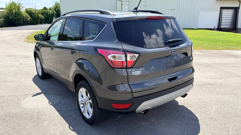 Certified 2018 Ford Escape SE w/ SE Sync 3 Package AWD/4WD image 4