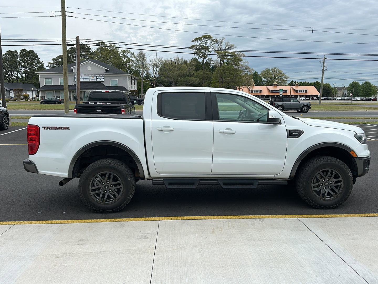 Certified 2022 Ford Ranger Lariat w/ Tremor Off-Road Package AWD/4WD image 4