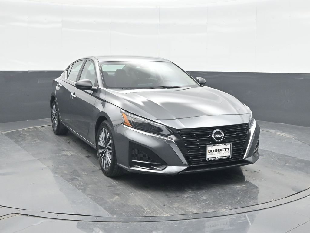 Used 2025 Nissan Altima 2.5 SV FWD image 8