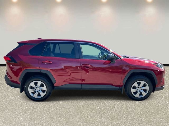 Used 2022 Toyota RAV4 LE FWD image 4
