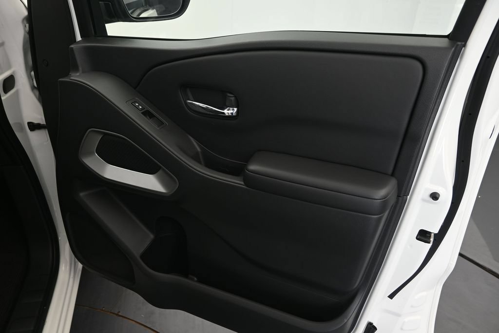 Used 2025 Nissan Frontier SV RWD image 16