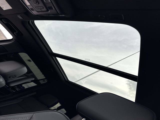 Used 2022 GMC Yukon XL Denali w/ Denali Ultimate Package image 23