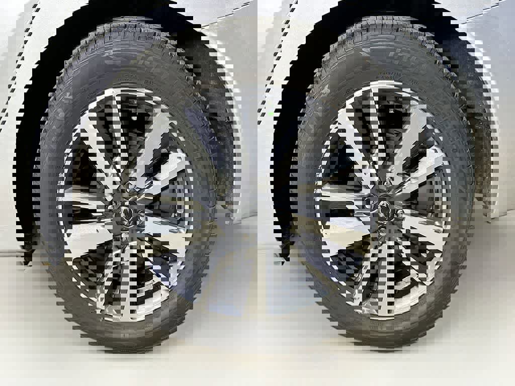 Used 2023 Nissan Versa SV image 11