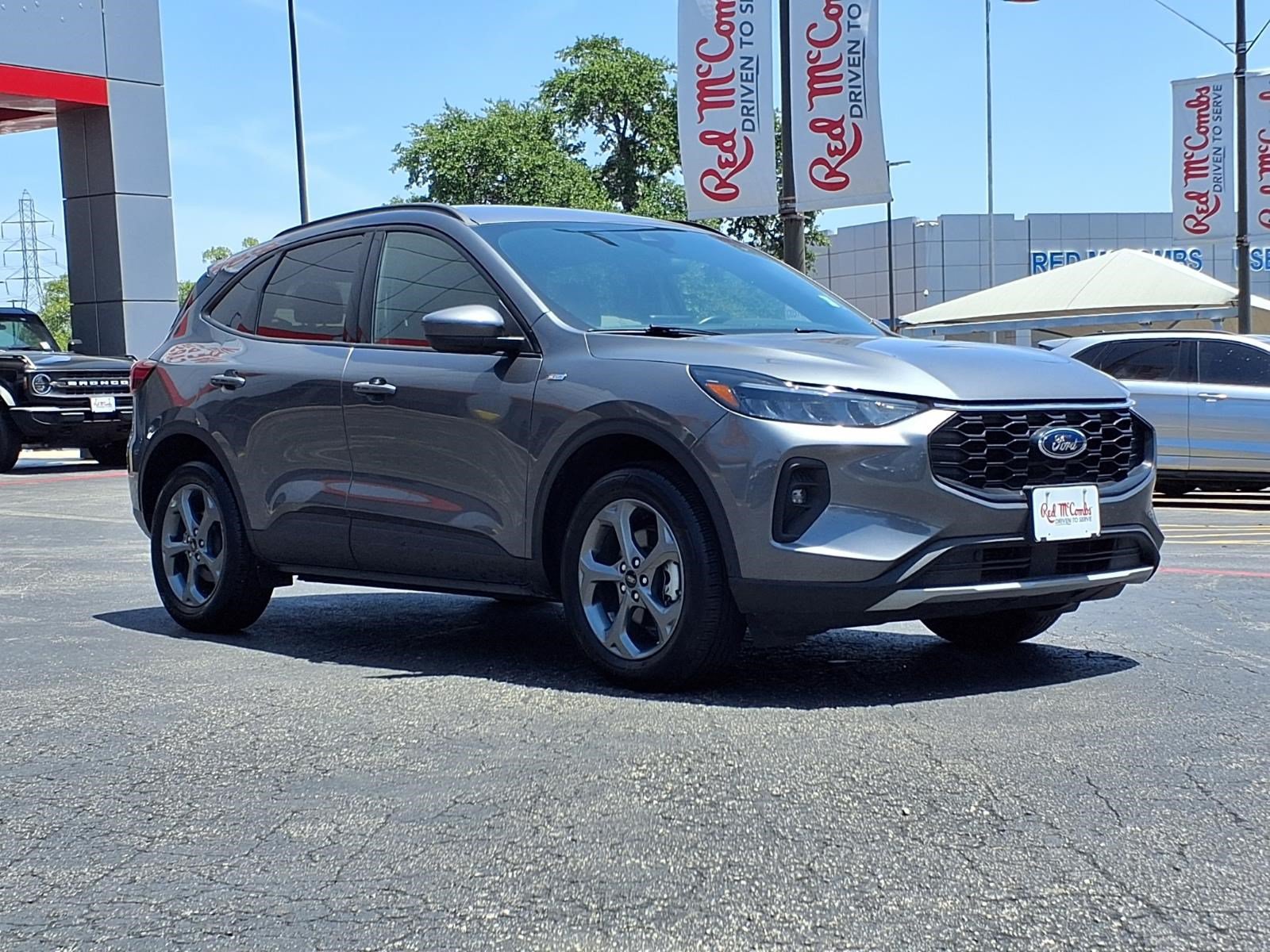 Certified 2025 Ford Escape ST-Line Select AWD/4WD image 4