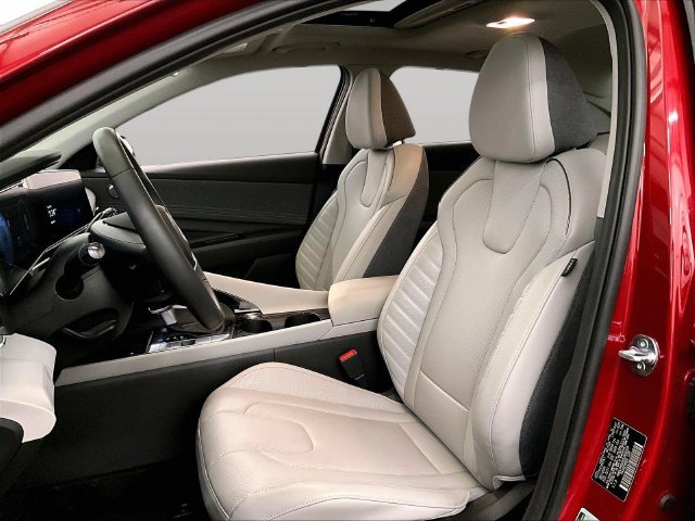 Used 2025 Hyundai Elantra Limited FWD image 24