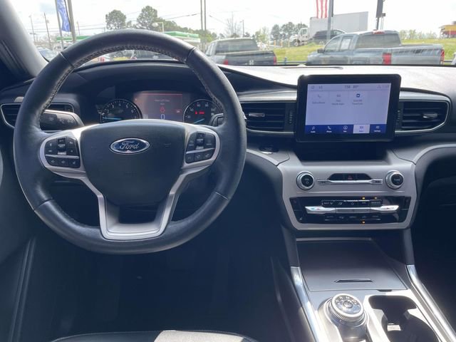 Certified 2022 Ford Explorer XLT w/ Equipment Group 202A image 11