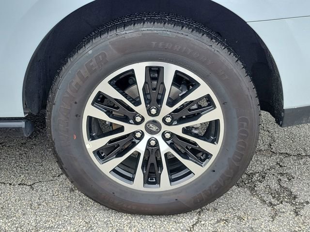 Certified 2025 Ford Expedition Platinum AWD/4WD image 7