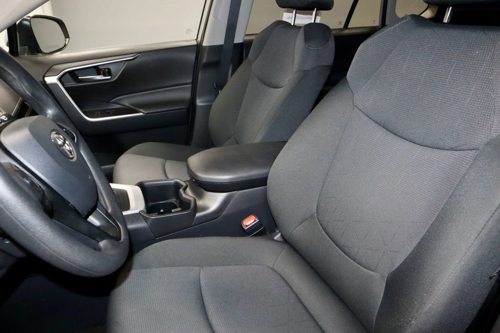 Used 2025 Toyota RAV4 XLE AWD/4WD image 22