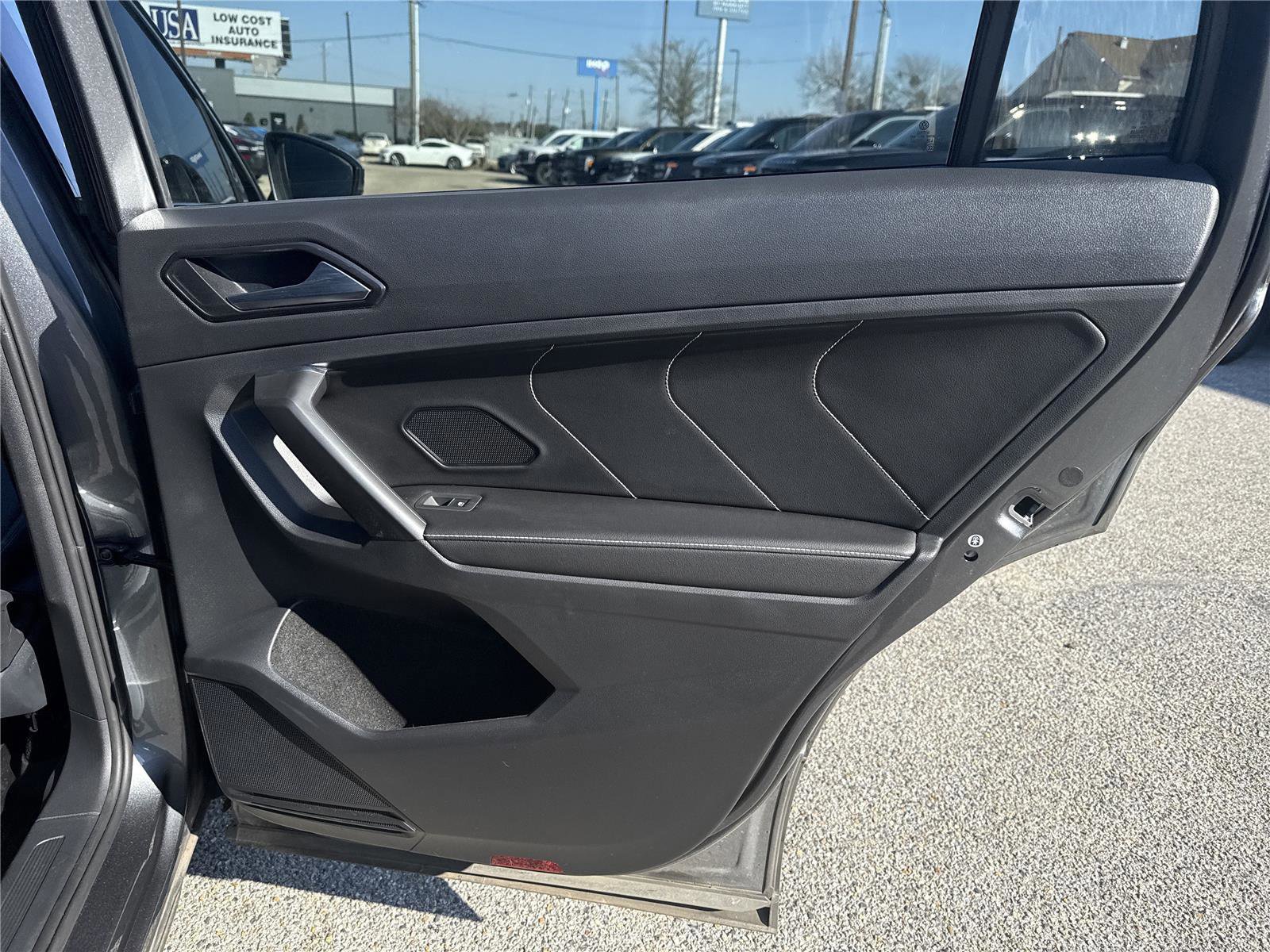 Used 2023 Volkswagen Tiguan SE image 22