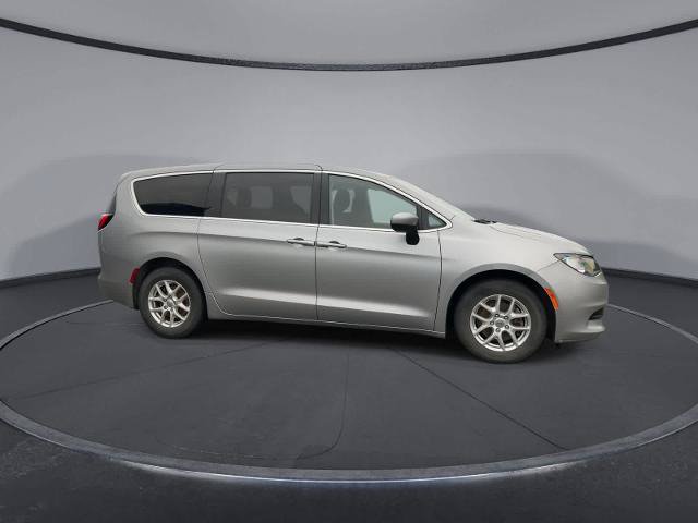 Used 2021 Chrysler Voyager LX FWD image 9