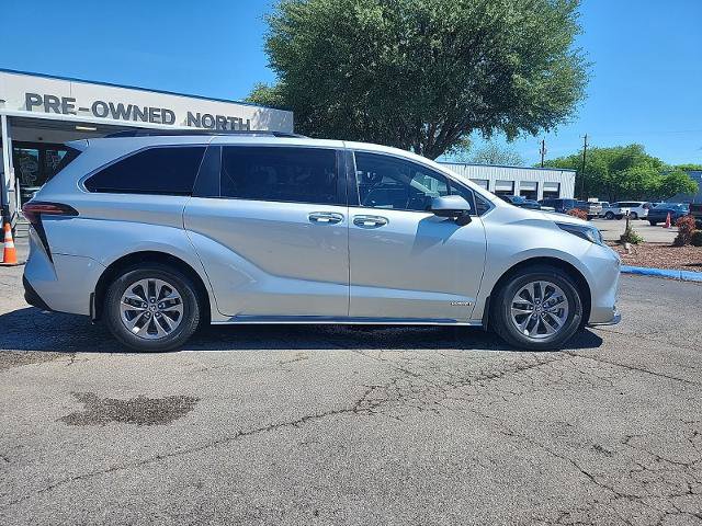 Used 2021 Toyota Sienna XLE FWD image 5