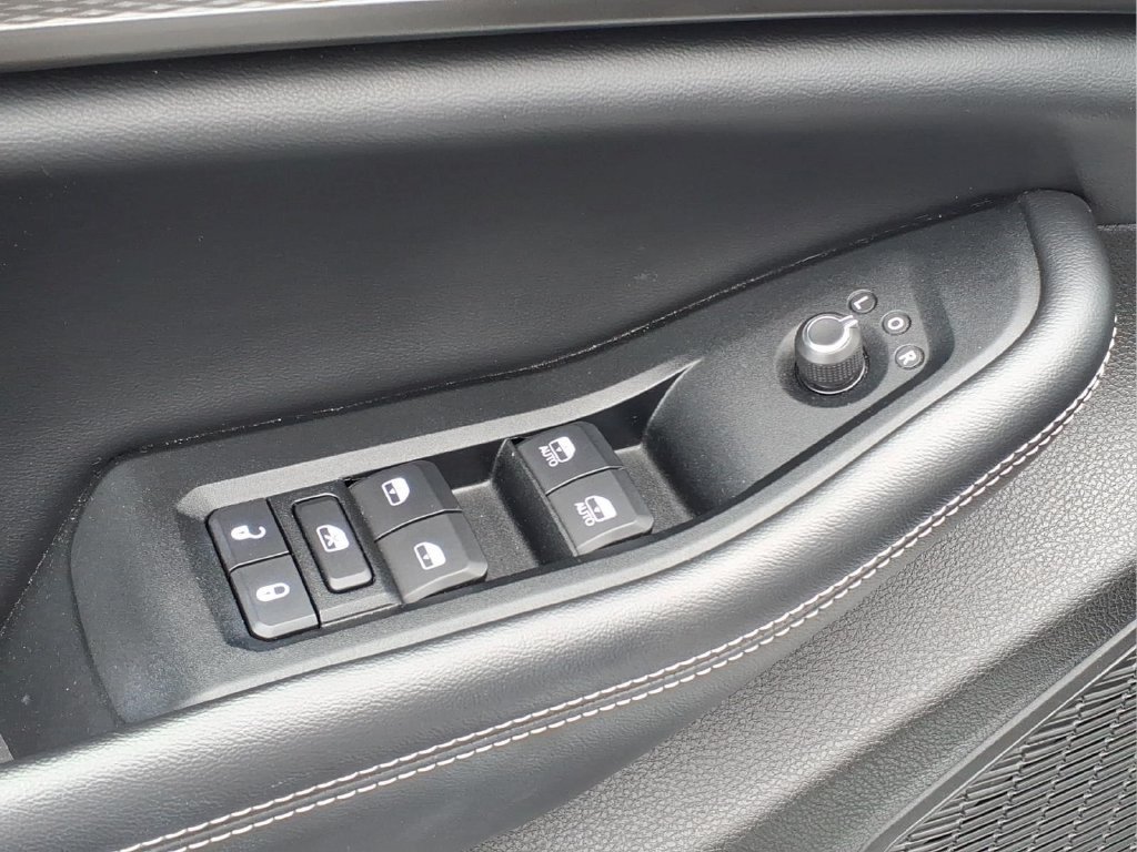 Used 2023 Jeep Grand Cherokee Altitude AWD/4WD image 17