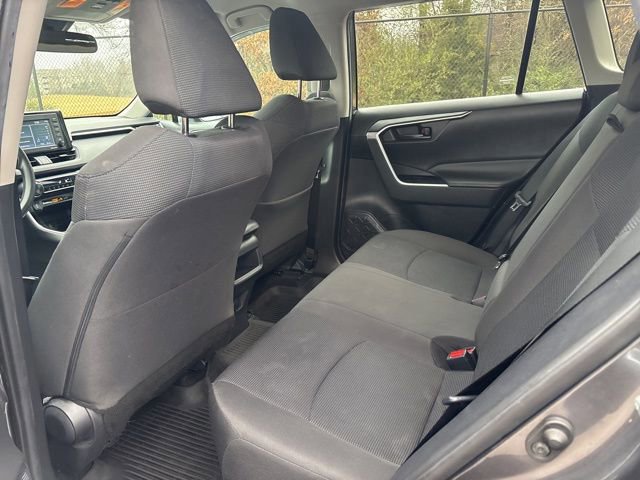 Used 2021 Toyota RAV4 LE image 12