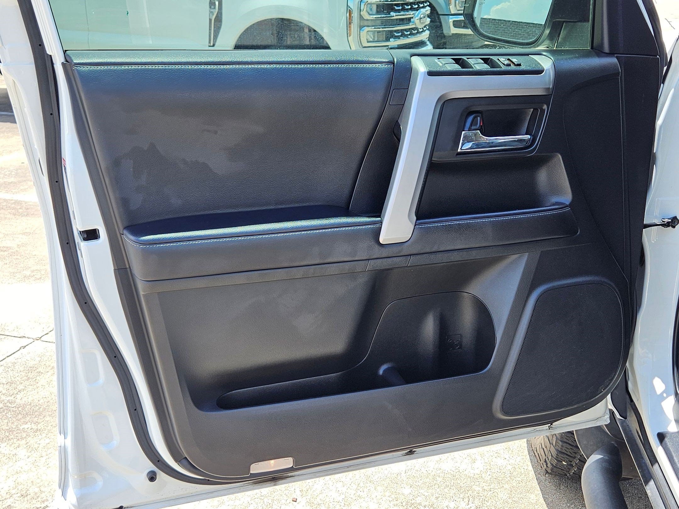Used 2022 Toyota 4Runner SR5 Premium w/ Moonroof Package RWD image 14