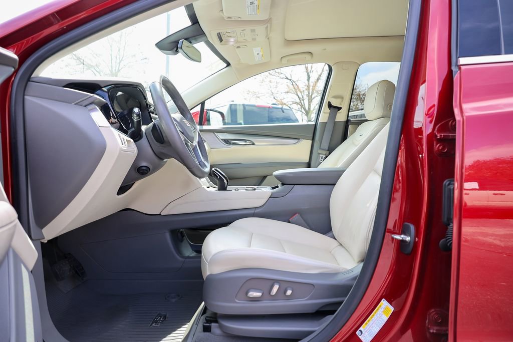 Used 2021 Cadillac XT5 Premium Luxury w/ LPO, Floor Liner Package image 32