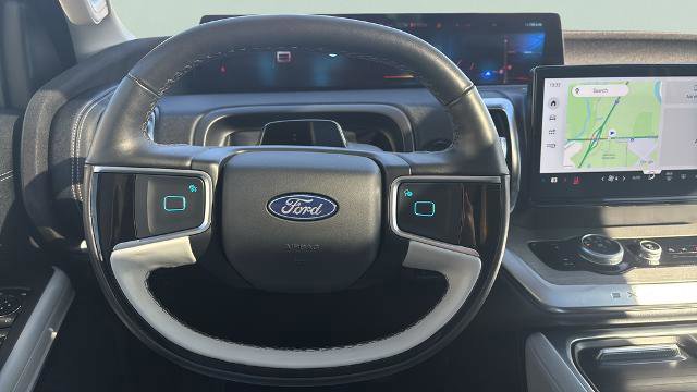 Certified 2025 Ford Expedition Platinum image 24