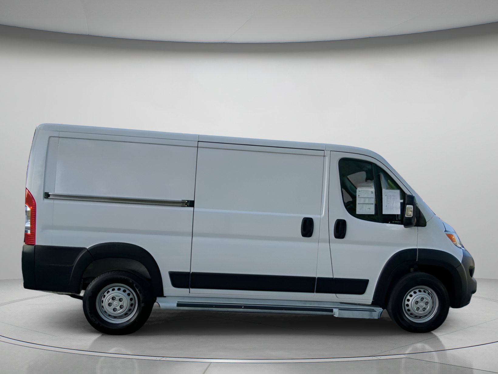Used 2025 RAM ProMaster 2500 w/ U-Haul Equipment Group FWD image 32