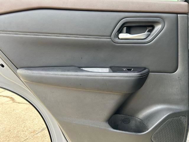 Used 2023 Nissan Rogue SL image 30