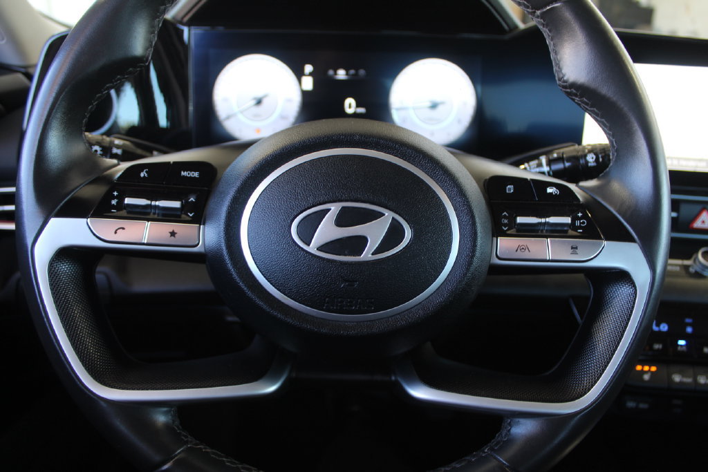 Used 2025 Hyundai Elantra SEL FWD image 28
