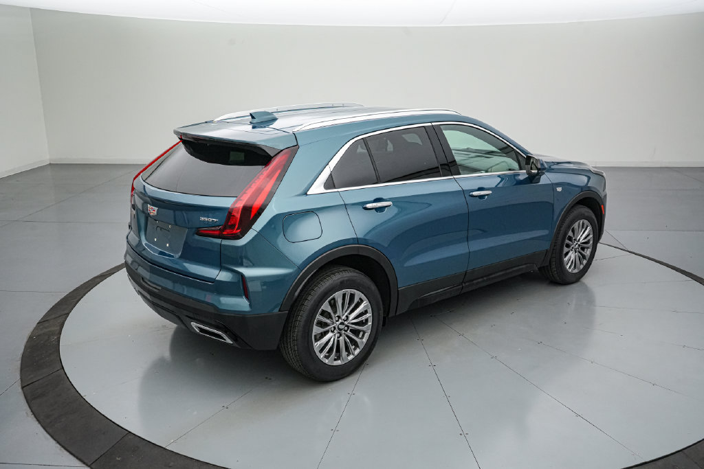 Used 2025 Cadillac XT4 Premium Luxury FWD image 4