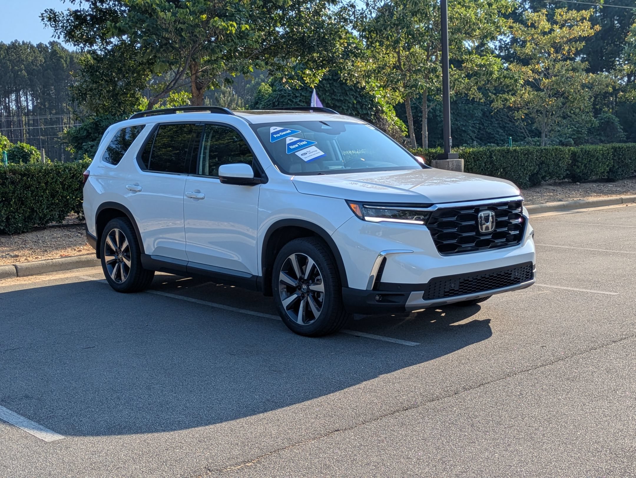 Used 2024 Honda Pilot Touring image 2