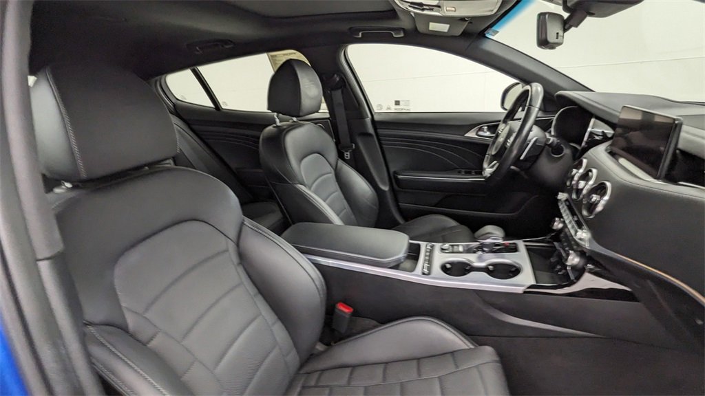 Used 2023 Kia Stinger GT2 image 39