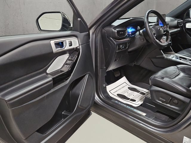 Certified 2023 Ford Explorer Platinum w/ Technology Package AWD/4WD image 11
