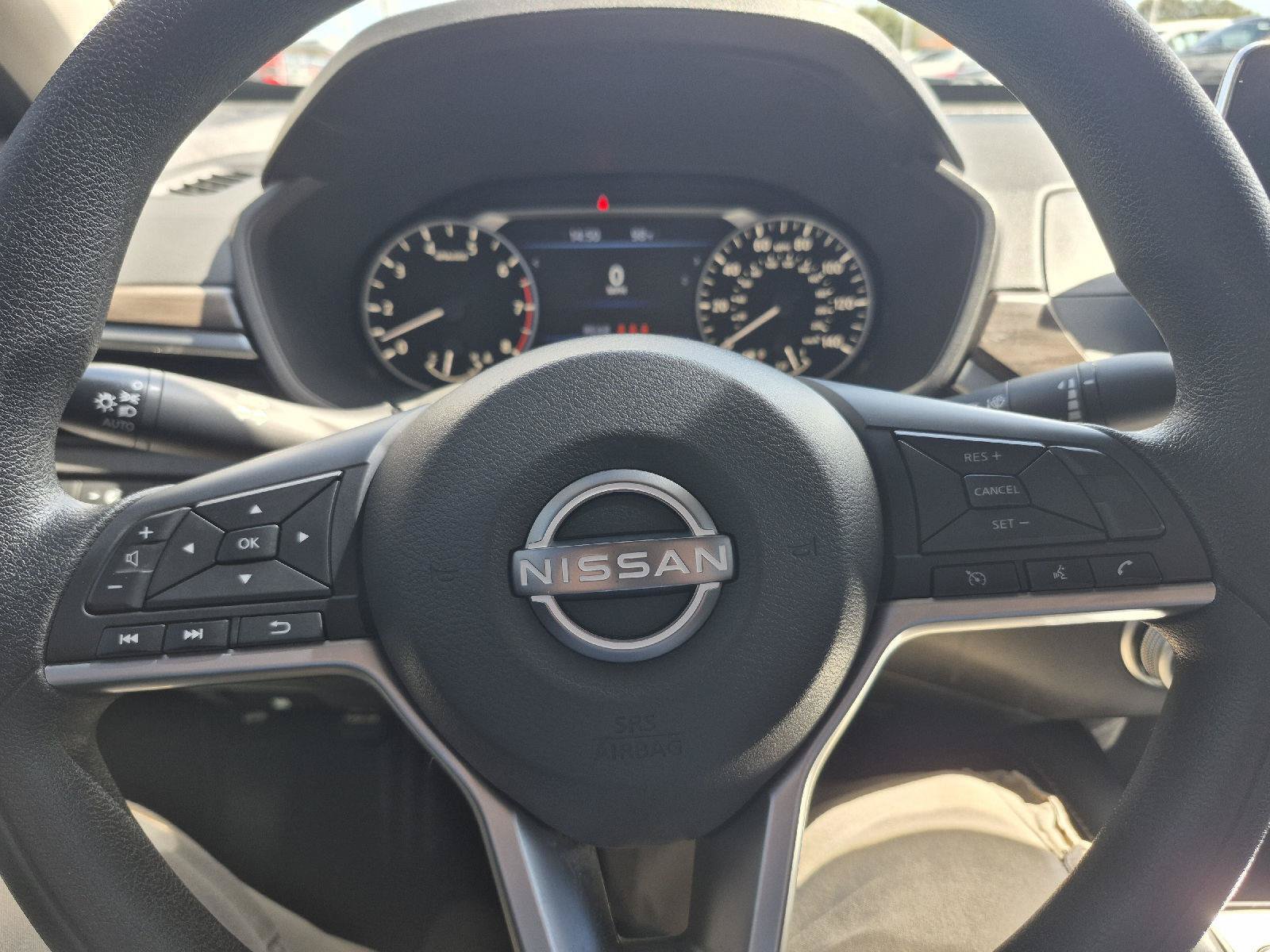 Used 2023 Nissan Altima 2.5 SV FWD image 8