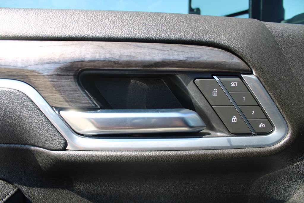 Used 2025 Chevrolet Silverado 2500 LTZ w/ LTZ Convenience Package image 22