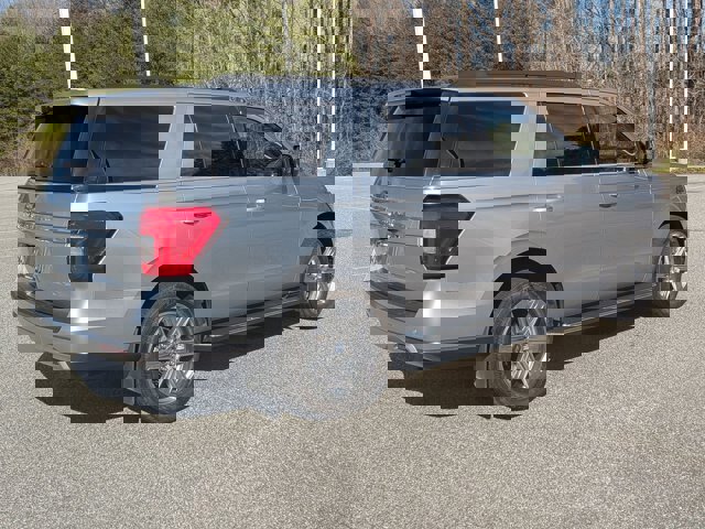 Certified 2023 Ford Expedition XLT image 5