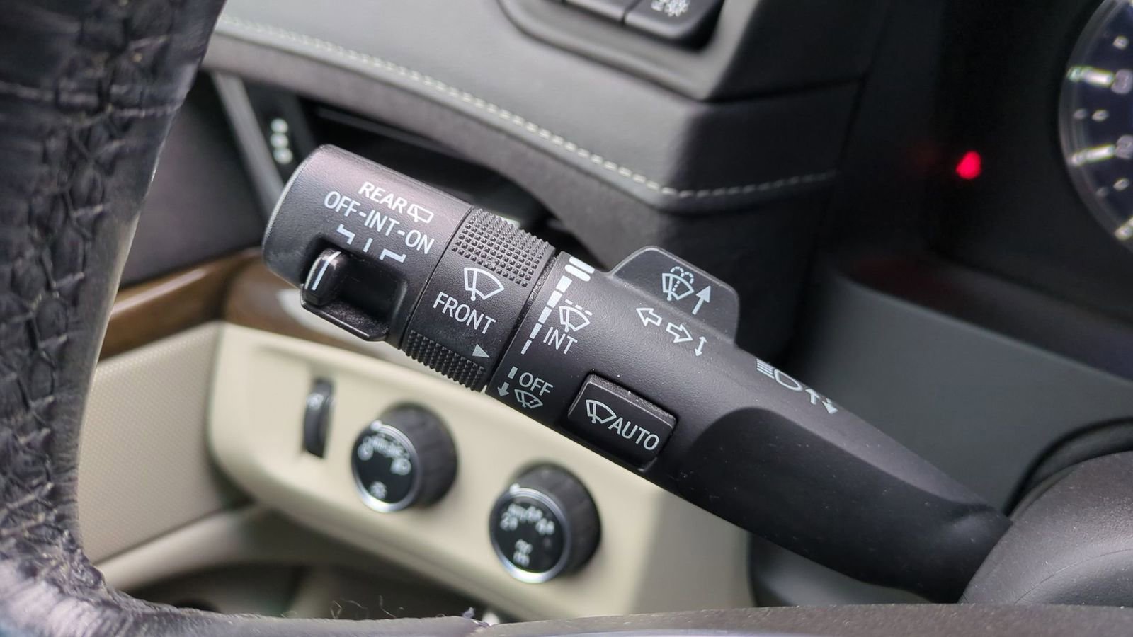 Used 2020 Cadillac Escalade Luxury image 30