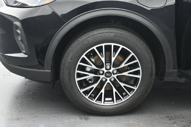 Certified 2026 Ford Escape SE w/ PHEV Premium Package FWD image 35