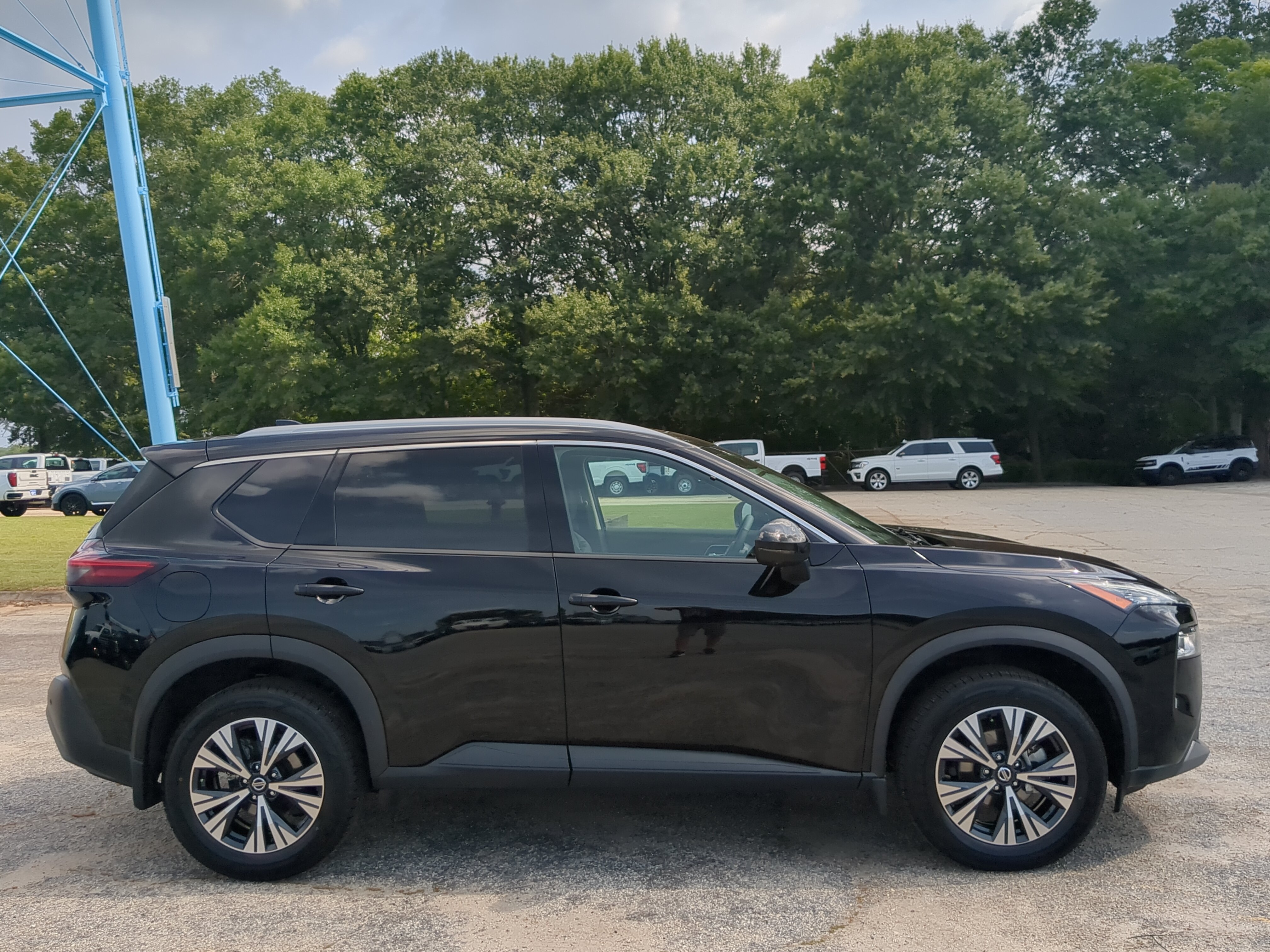 Used 2021 Nissan Rogue SV w/ Premium Package FWD video 2