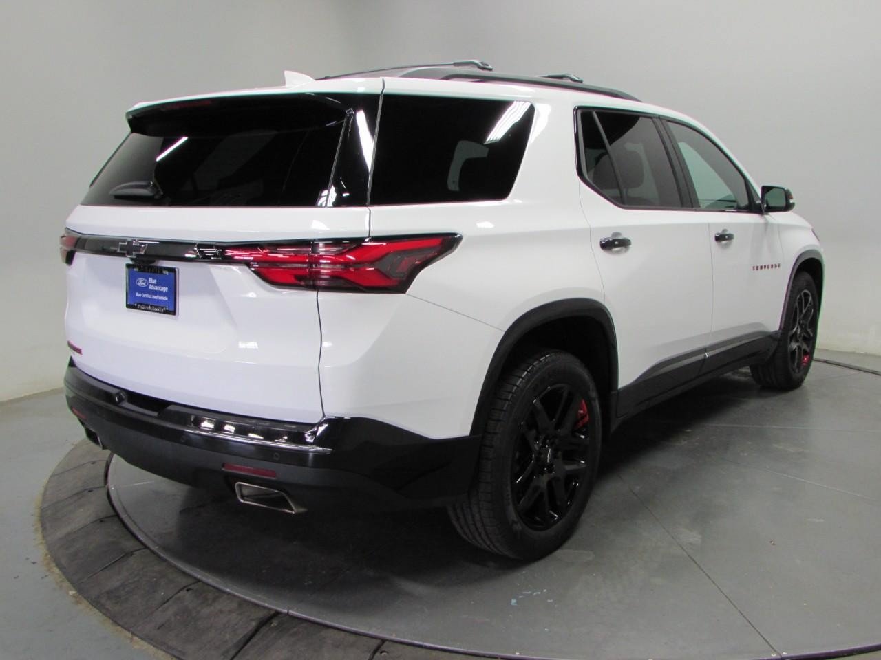 Used 2023 Chevrolet Traverse Premier w/ Redline Edition FWD image 7