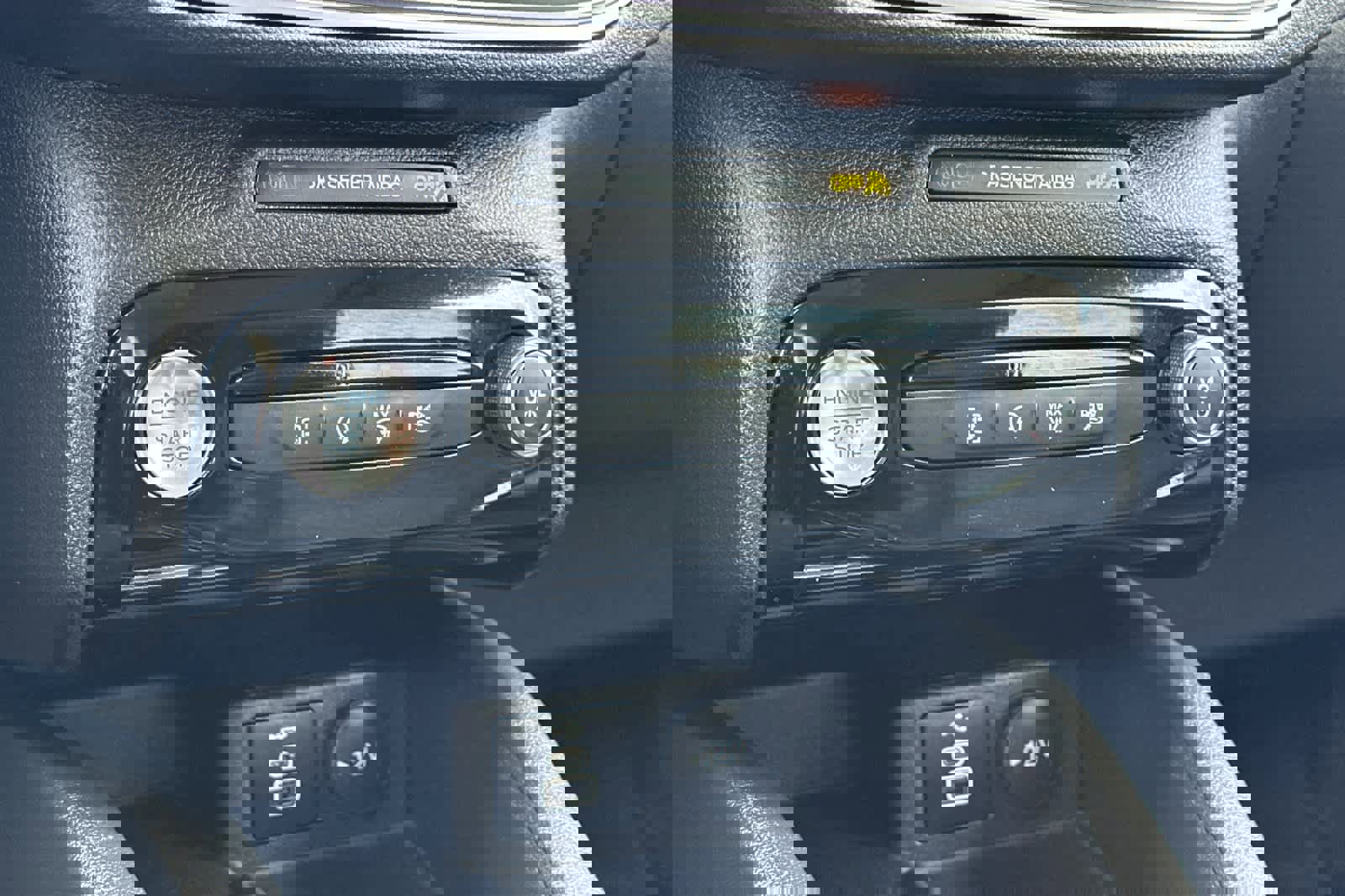 Certified 2025 Ford Escape Platinum image 21