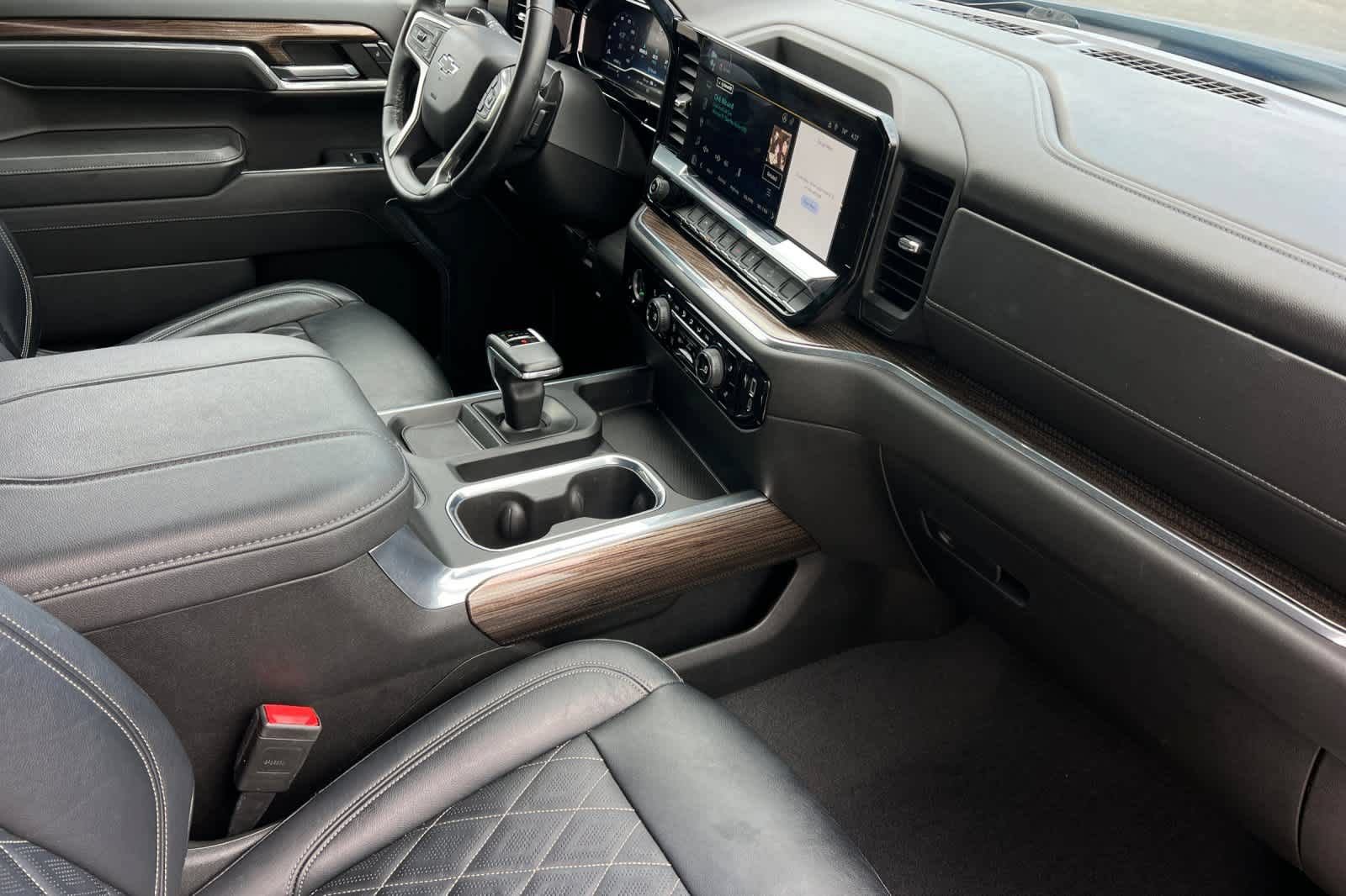 Used 2023 Chevrolet Silverado 1500 RST w/ Z71 Off-Road Package AWD/4WD image 16