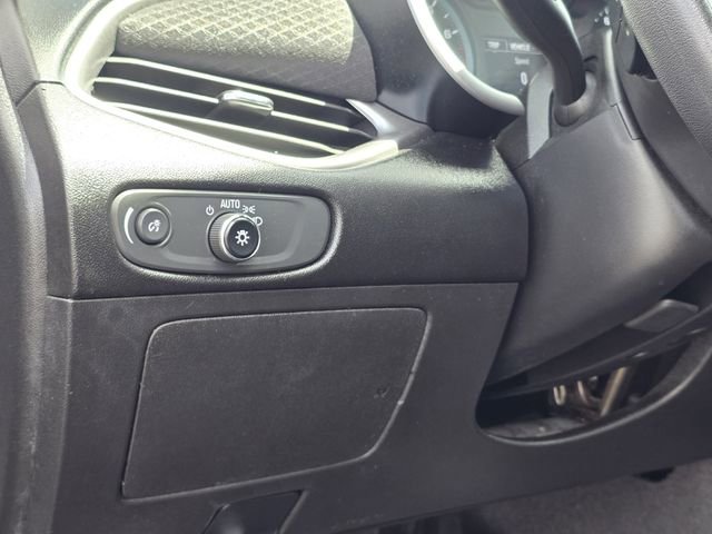 Used 2023 Chevrolet Malibu LT FWD image 19