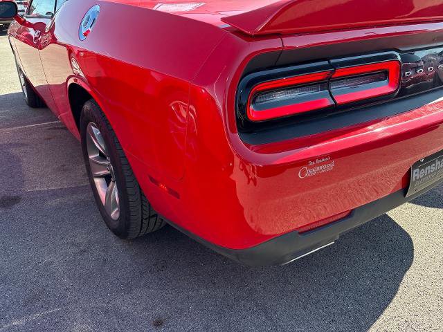 Used 2019 Dodge Challenger SXT image 19
