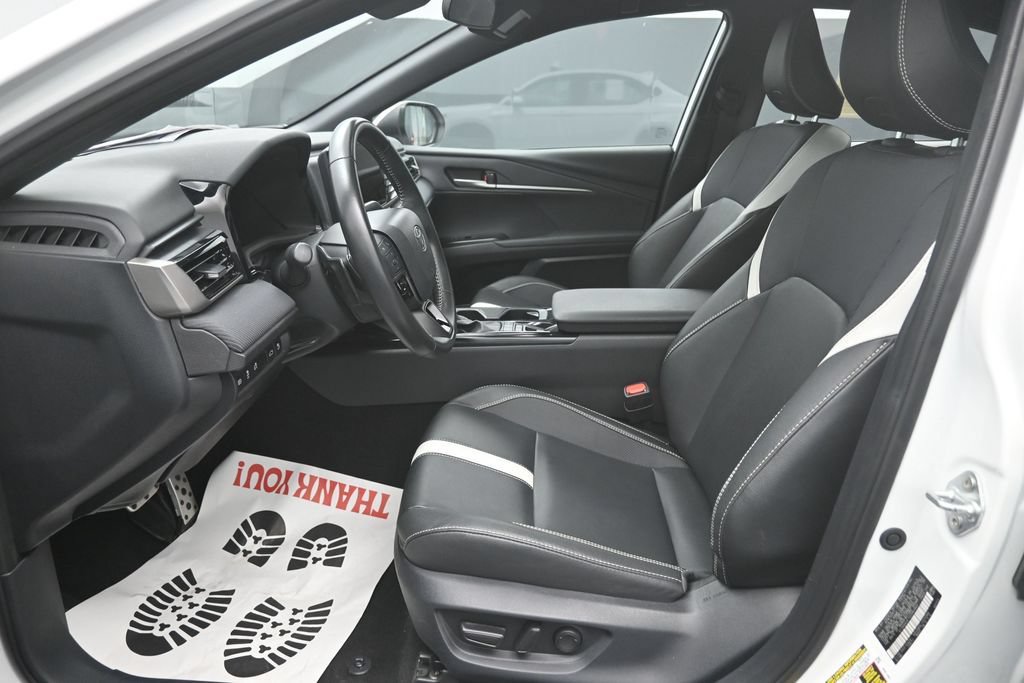 Used 2025 Toyota Camry SE FWD image 18