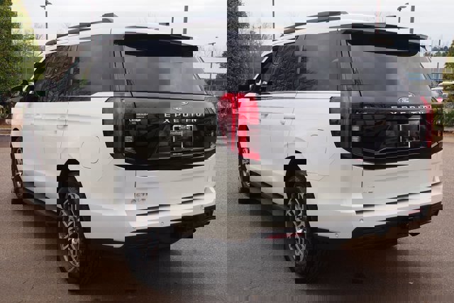 Certified 2025 Ford Expedition Active image 3
