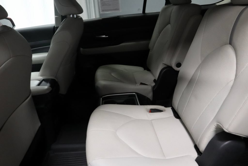 Used 2024 Toyota Grand Highlander AWD image 23